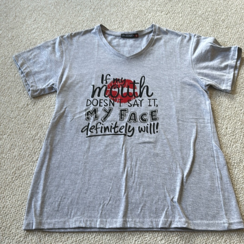Woman shirt size small color grey